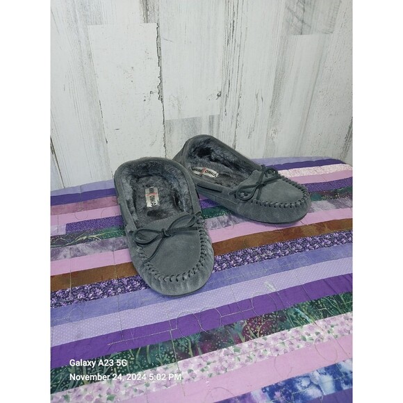 Minnetonka Women's Moccasins Size 9 Gray #40391 Suede Faux Fur Slippers - Picture 1 of 10